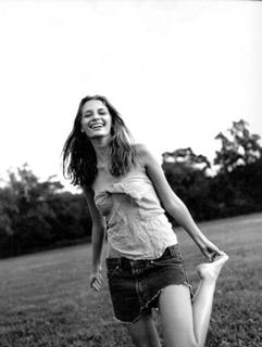 Mischa Barton feet photo thumbnail