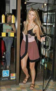 Mischa Barton feet photo thumbnail