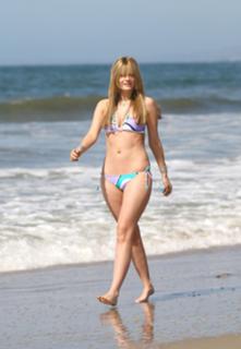 Mischa Barton feet photo thumbnail