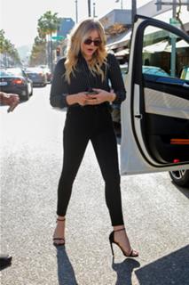 Chloë Grace Moretz feet photo thumbnail