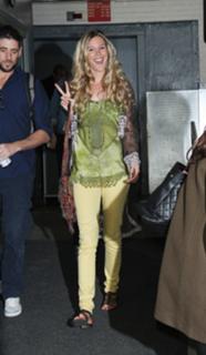 Joss Stone feet photo thumbnail