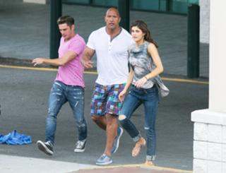 Alexandra Daddario feet photo thumbnail