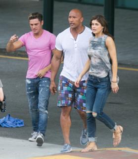 Alexandra Daddario feet photo thumbnail