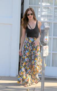 Minka Kelly feet photo thumbnail