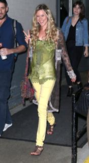 Joss Stone feet photo thumbnail