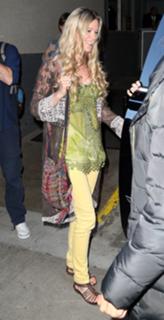 Joss Stone feet photo thumbnail