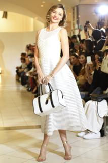 Miranda Kerr feet photo thumbnail
