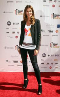 Cindy Crawford feet photo thumbnail