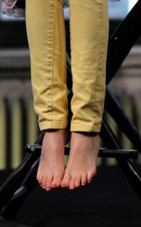 Joss Stone feet photo thumbnail