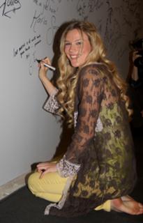 Joss Stone feet photo thumbnail