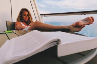 Alexa PenaVega feet photo thumbnail
