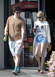Emma Roberts feet photo thumbnail