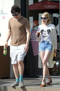 Emma Roberts feet photo thumbnail