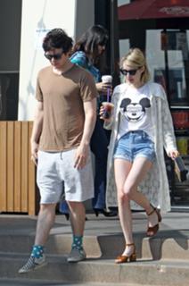 Emma Roberts feet photo thumbnail
