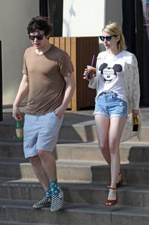 Emma Roberts feet photo thumbnail