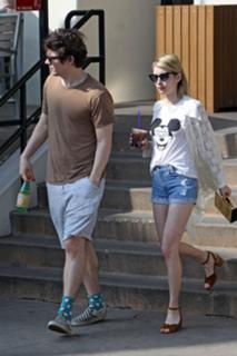 Emma Roberts feet photo thumbnail