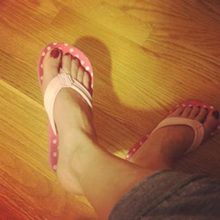 Angela Kinsey feet photo thumbnail