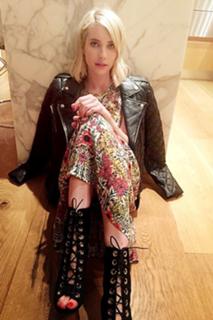 Emma Roberts feet photo thumbnail