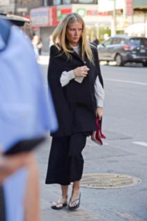 Gwyneth Paltrow feet photo thumbnail
