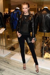 Josephine Skriver feet photo thumbnail