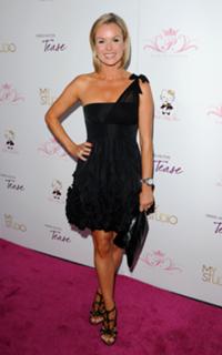 Amanda Holden feet photo thumbnail
