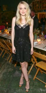 Dakota Fanning feet photo thumbnail