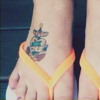 Halsey feet photo thumbnail