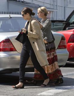 Nicole Richie feet photo thumbnail