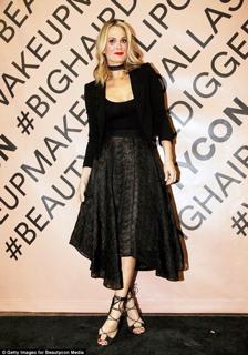 Molly Sims feet photo thumbnail