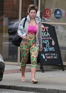 Imogen Thomas feet photo thumbnail