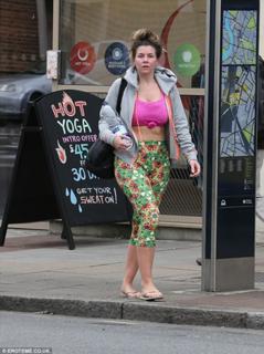 Imogen Thomas feet photo thumbnail