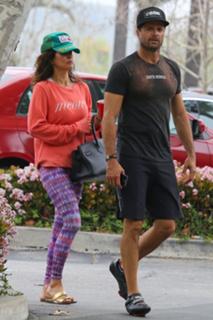 Brooke Burke feet photo thumbnail