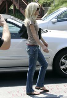 Heidi Montag feet photo thumbnail