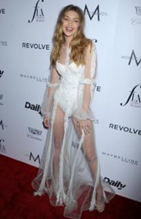 Gigi Hadid feet photo thumbnail