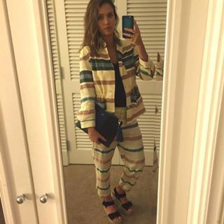 Jessica Alba feet photo thumbnail