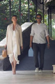Chrissy Teigen feet photo thumbnail