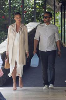 Chrissy Teigen feet photo thumbnail