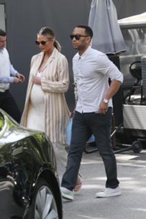 Chrissy Teigen feet photo thumbnail