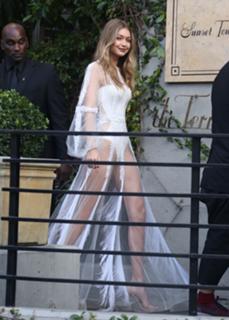 Gigi Hadid feet photo thumbnail