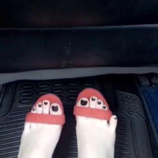 Maisie Williams feet photo thumbnail