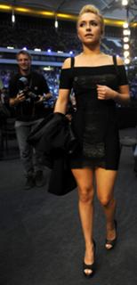 Hayden Panettiere feet photo thumbnail