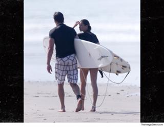 Gisele Bündchen feet photo thumbnail
