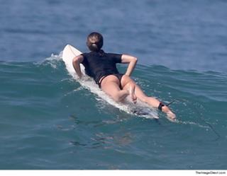Gisele Bündchen feet photo thumbnail