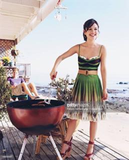 Rachel Bilson feet photo thumbnail