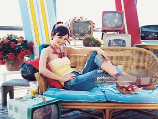 Rachel Bilson feet photo thumbnail