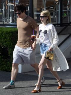 Emma Roberts feet photo thumbnail