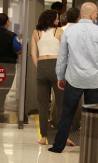 Shailene Woodley feet photo thumbnail
