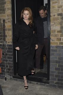 Amy Adams feet photo thumbnail