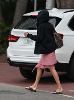 Doutzen Kroes feet photo thumbnail
