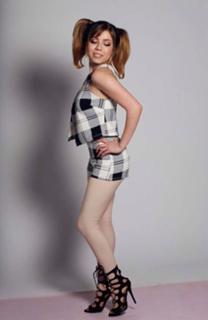 Jennette McCurdy feet photo thumbnail
